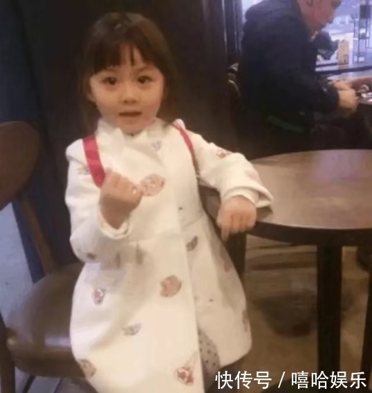 女儿|夫妻出国前，把宝贝女儿交给爷爷奶奶照顾，两月后女儿长成这模样