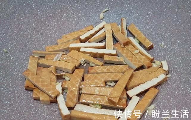 防癌|炒韭菜时搭一宝，排出毒素，软化血管防癌，2块钱炒一盘