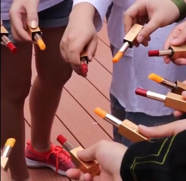 去年口红销量下滑近半，眼妆产品比往年火爆，网友：过于真实