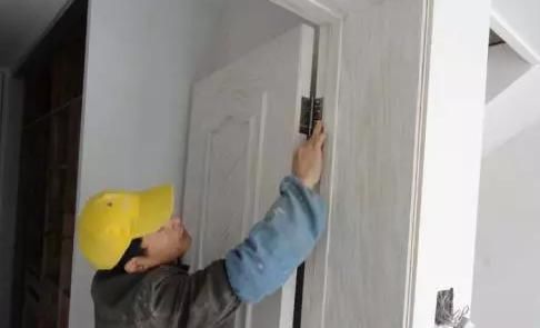 门套线|原来家里的木门要这么安装才牢靠,难怪我家的刚装好就总晃