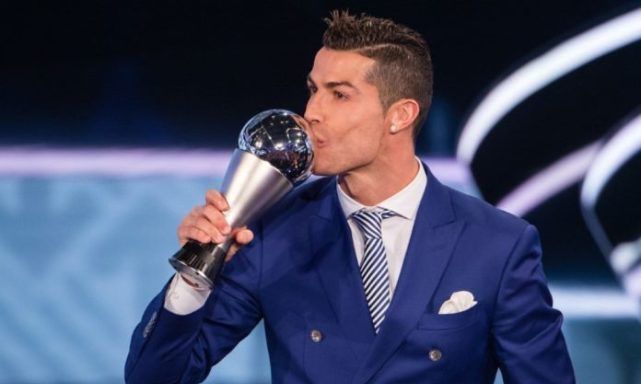 莱万|第一次!C罗无缘FIFA最佳前三,2次获奖史上最多,梅西莱万谁追平