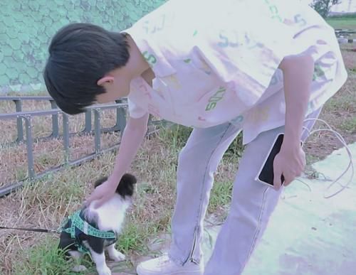 夏日少年派|馬嘉祺亮相TNT團綜，自我介紹亮點十足，粉絲卻祈求別上熱搜