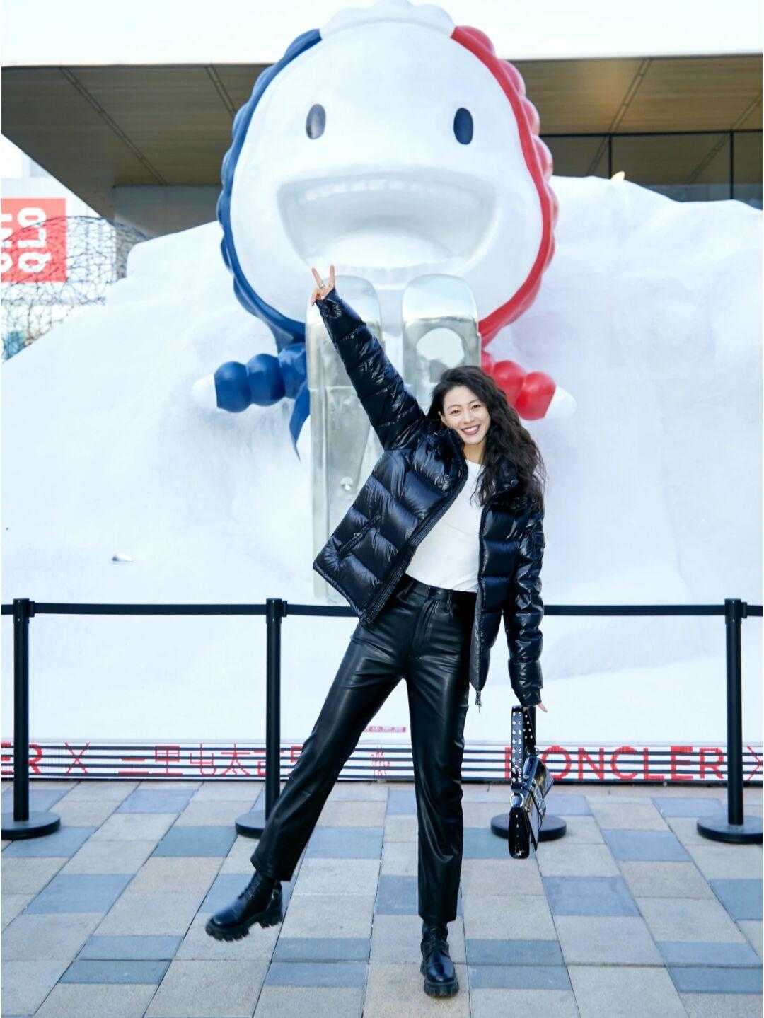 修身裤|今年别在穿“修身裤+长靴”,九分阔腿裤+紧口靴,才是最时髦