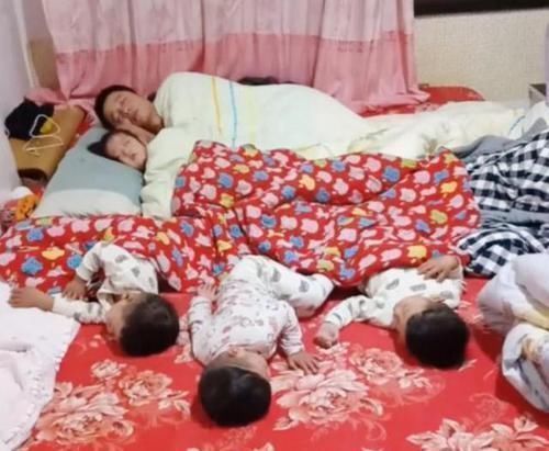 睡觉照|一家四口的“睡觉照”火了,画面让人既好笑又心疼:佛系家长