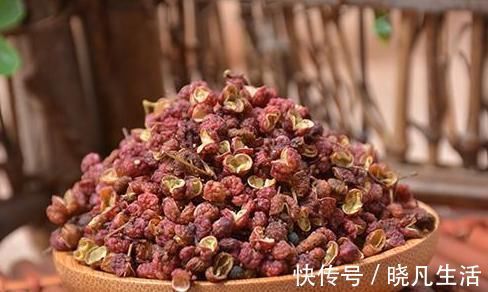 驱寒|花椒和生姜巧妙搭配，治疗腿疼有奇效，除湿驱寒去积液