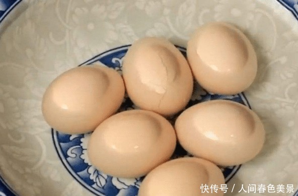 煮鸡蛋|煮鸡蛋只用白水煮可不行，煮前多做一步，香嫩好吃，蛋壳特好剥