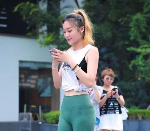 紧身裤 简约瑜伽裤,显得帅气更时尚,穿上更显时尚朝气的格调!