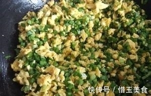 煮饺子水开就下锅?10人有9人做错,多加这一步,好吃不破皮