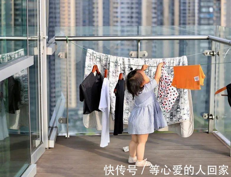 生活习惯|明星的孩子“养尊处优”不一定,学学朱丹教3岁女儿做家务吧