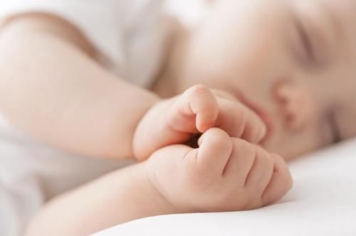 新生儿|新生儿这5种优异表现,说明大脑发育好,父母要用心培养