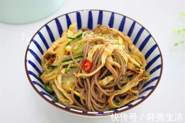 面条|七月天热，做饭就做简单的，一煮一拌特清爽，午餐晚餐都合适