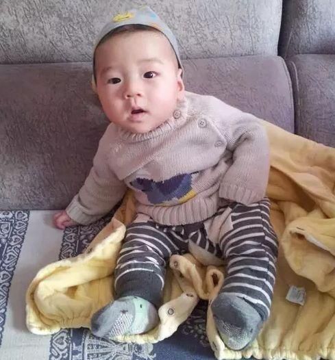 父母|8岁男孩脊椎侧弯,只因家人常做这个动作,这个错误,90%的父母都在犯