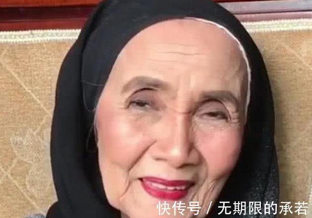 化妆|小姐姐给90岁奶奶化妆，看到正脸那一刻，网友：蒙娜丽莎？