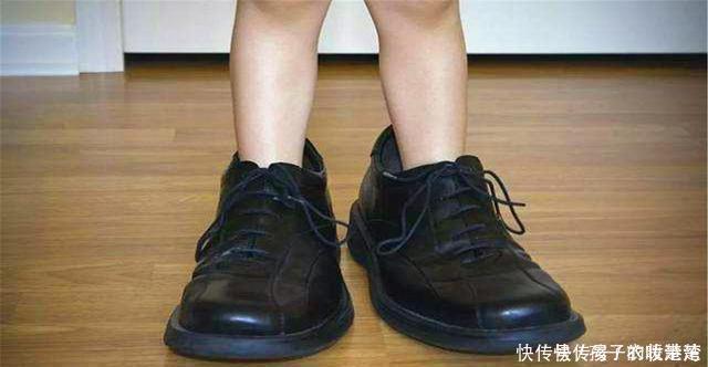 平底鞋|4岁孩子双脚变畸形,原因出在''这种鞋子''上,父母真要长点心了