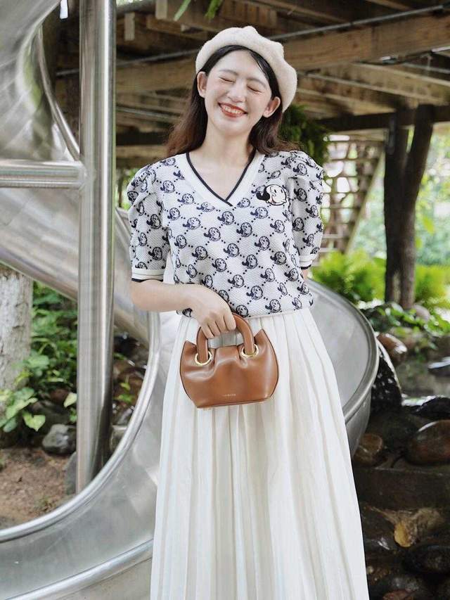 松紧|小个子身材又有点微胖,短袖针织衫搭配白色长款,显高还显瘦