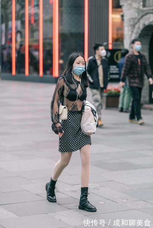 养生裙 冬日街头的裙装搭配绝对很特别,这几条保暖的养生裙,抓紧穿起来