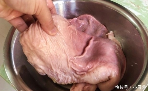 洗猪内脏时,用盐和碱都错了,用“它”10分钟就好,干净还没腥味