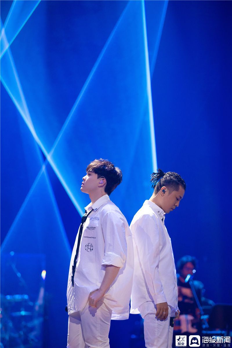 说唱听我的2|《说唱听我的2》龚琳娜再唱《忐忑》全程高能，尤长靖邓典果走心rap催泪十足