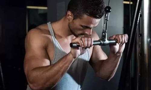 围度|用了这个手臂的训练技巧,一个月手臂粗了2公分!