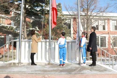 新学期：实小学生与“雷锋精神”同行 大连市实验小学学雷锋活动总结