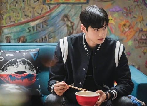 韩剧《女神降临》收官，校草李修浩和本体车银优区别有些大