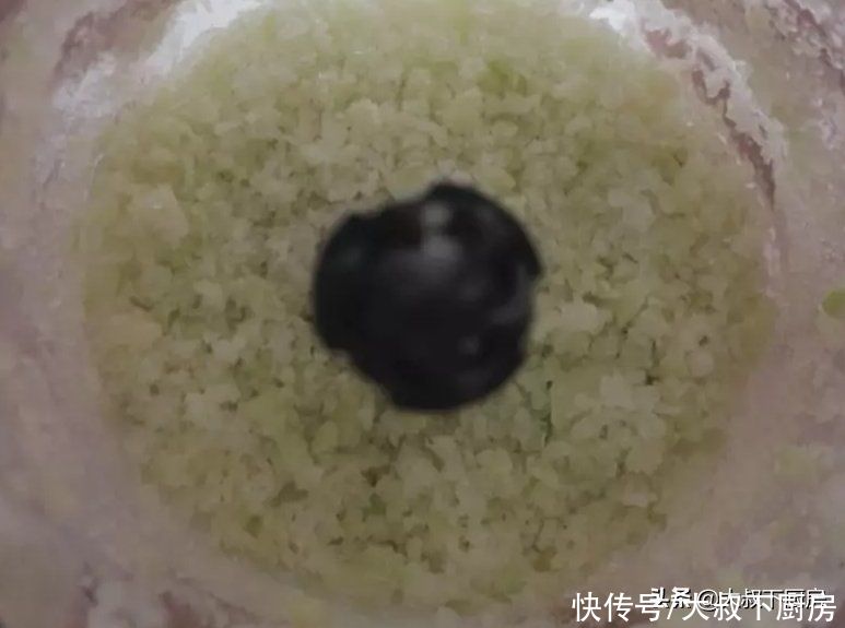 减脂|减脂瘦身餐！大叔教你焗烤鲑鱼花椰米，口感爽脆，吃一点就饱了