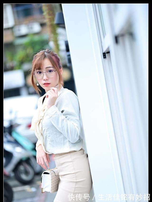 美女 白衬衫太俗了看看这位美女穿白衬衫的气质有多潇洒耐看!