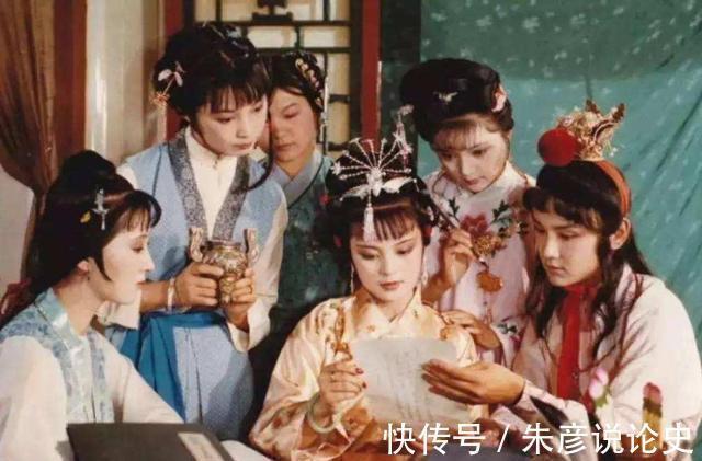 丫鬟#端午节的晚上,晴雯拒绝陪宝玉洗澡,拉开了悲剧人生的开始