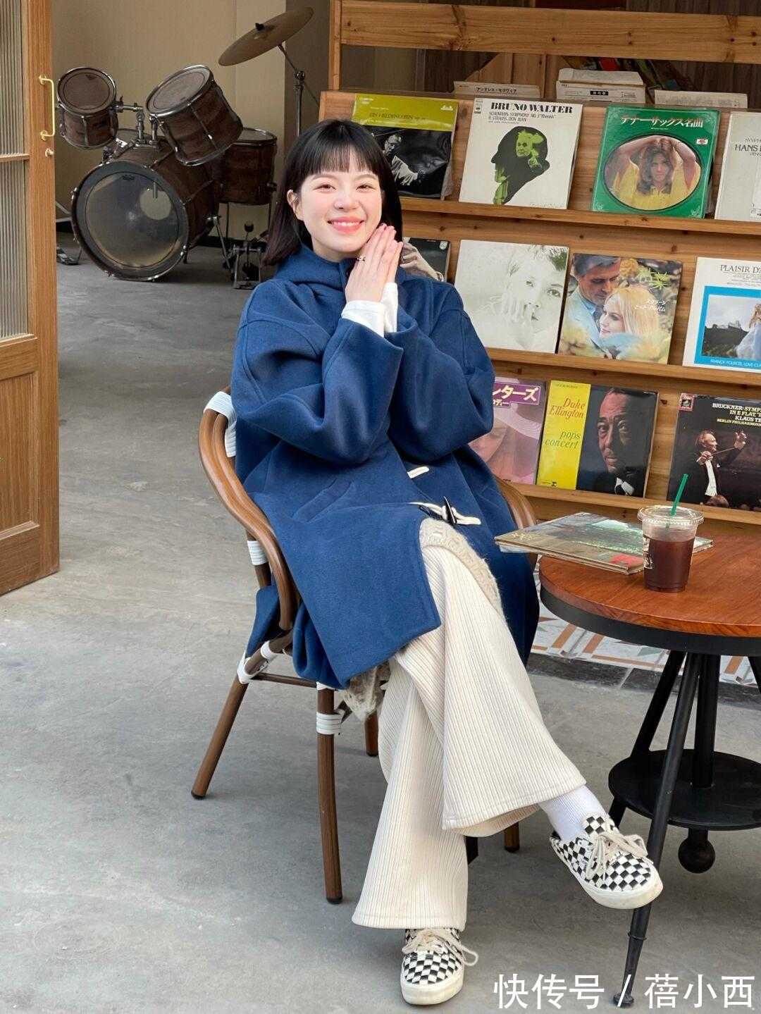 毛衣|原来“小白裤”这么显瘦,搭配羽绒服、毛衣都洋气,时髦精快学!