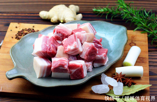 不用|这是红烧肉的最新做法,不用放糖,色泽红润,好吃不油腻!