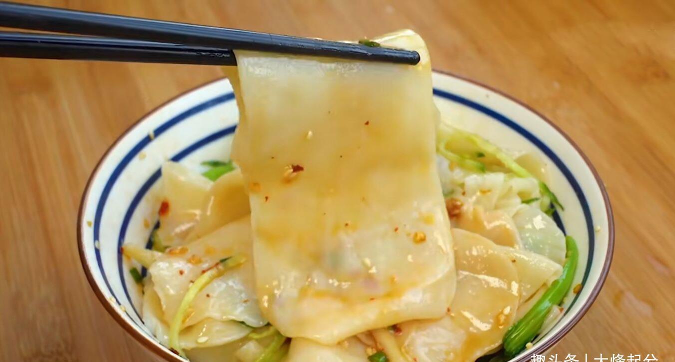 拉面|面条不需要手擀了，教你懒人做法，爽滑又筋道，比拉面还好吃