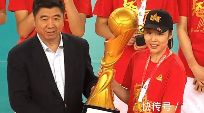 铜牌|姚迪高举冠军奖杯!袁心玥龚翔宇热聊,赖亚文颁奖,铜牌队黑脸