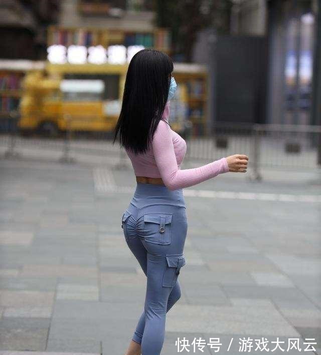 身姿 展现个性的瑜伽裤穿搭青春感十足,匹配姑娘俏丽身姿,简单装扮!