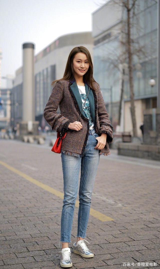 美女街拍穿搭平生不会相思,才会相思,便害相思