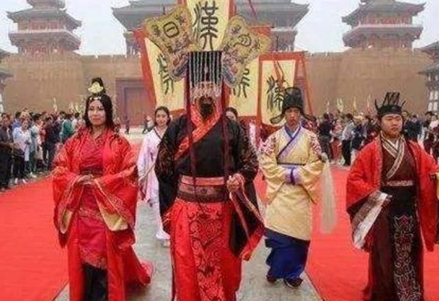 封建|刘秀对谶言态度的改变，揭露其从平民英雄到封建统治者的转变历程