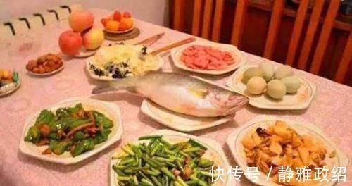 加餐|减肥先“减胃”？教你4个控制食欲的办法，吃饭时都不会多吃了