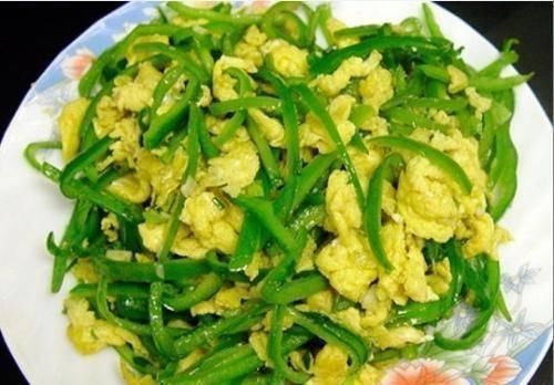 孩子爱玩手机，多吃“护眼菜”，护眼明目防近视，增强免疫长高个