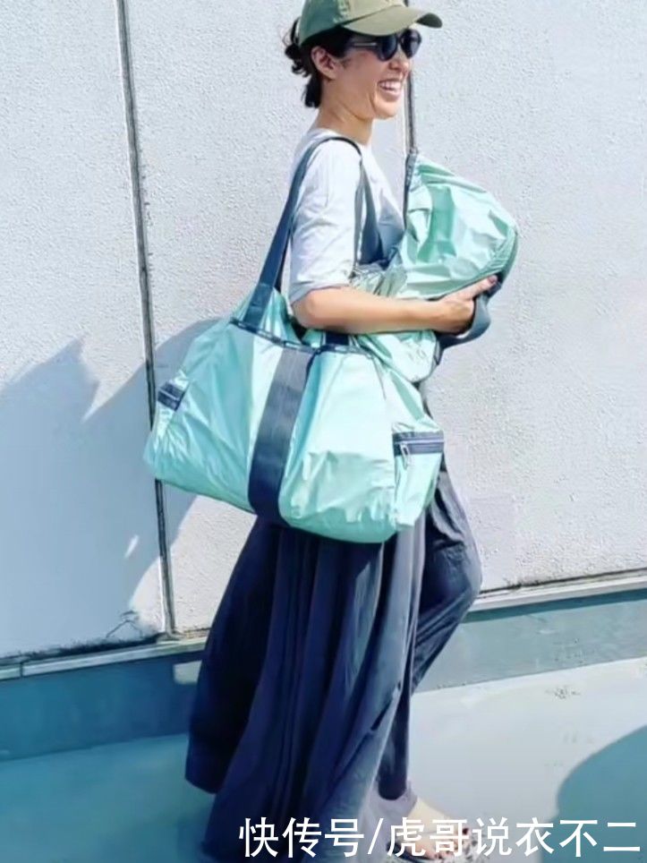 身材|皮肤黝黑五短身材，年近50的她成为顶流穿搭博主，堪称女性典范