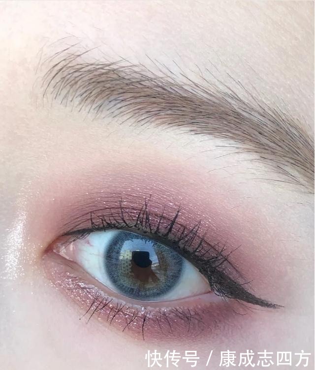 性价比|过年怎么能没有一盘趁手的眼影!性价比高颜色也好看,学生党必备