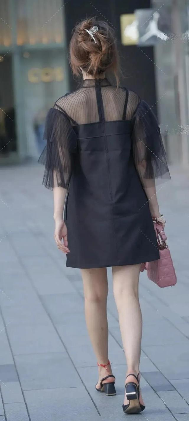 穿搭 黑色穿搭的小姐姐,自然的美 吸引的美