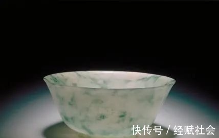 中国元素@顶级珠宝品牌的中国风格首饰，翡翠材质为何成为首选？