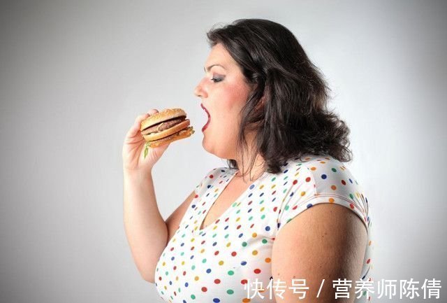 性生活|女性进入更年期,别太节俭,多吃3种“零食”,延缓衰老!