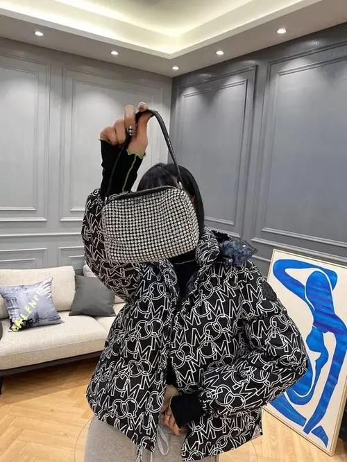 北京下雪上热搜，只想再添一件保暖棉服