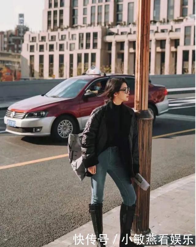 羽绒服+骑士靴,羽绒服+碎花裙,冬天这么穿又美又飒