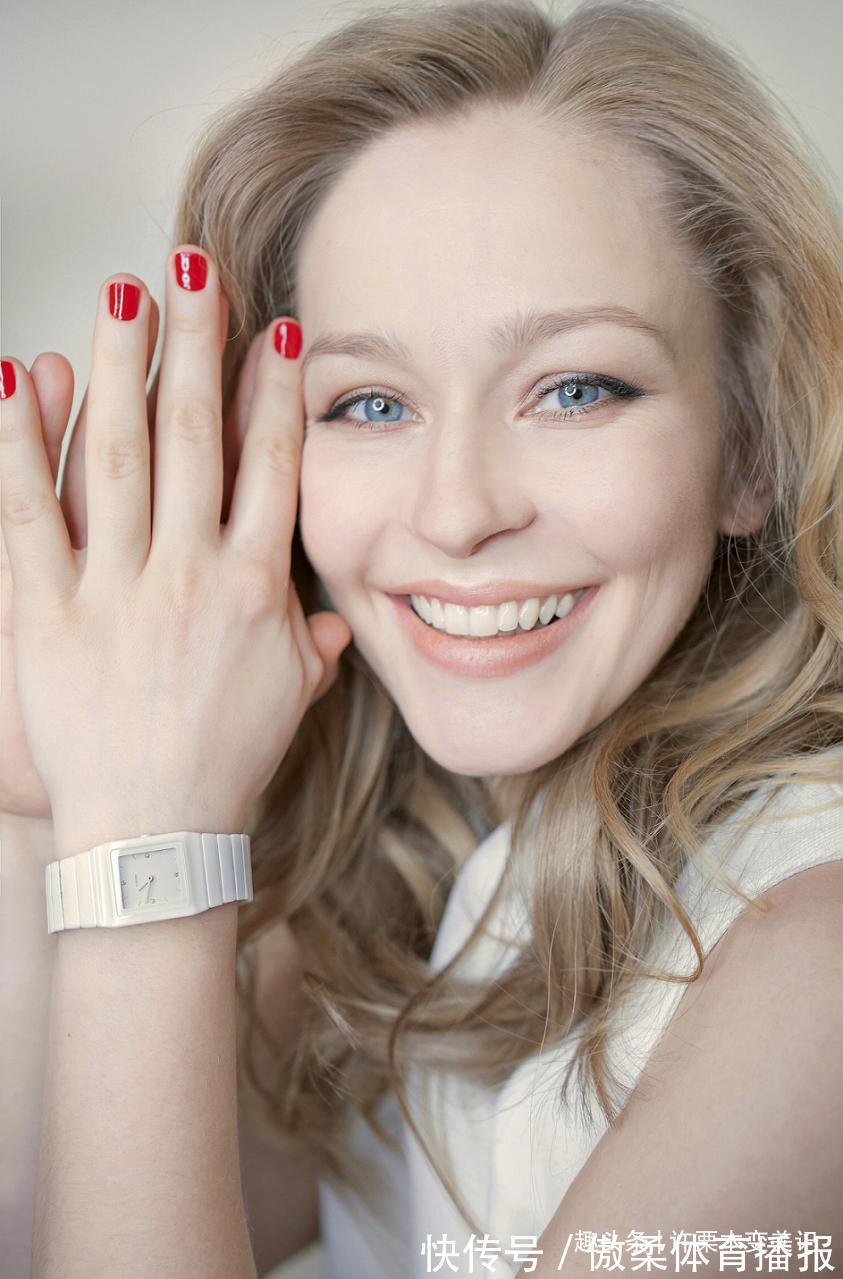 风格 女人戴“手镯”还是“手表”好看?三个理由告诉你,戴错很尴尬!