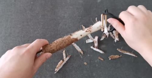 原来山药去皮这么简单!手不痒也不过敏,可惜好多人都还不知道