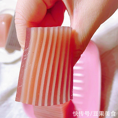 酸甜可口的蔓越莓椰汁千层马蹄糕~的技能必须get