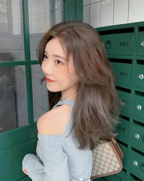 2021年大热的发色趋势分享，显白显气质，染上很惊艳！