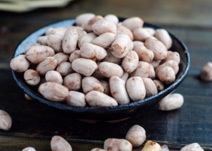 酥脆|花生米不用油炸不用煮，加一把大蒜，简单一炒，鲜香酥脆，超好吃