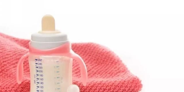 奶粉|给孩子冲奶粉时,先加水,还是先加奶粉新手妈妈可以了解一下